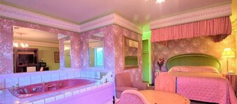 1 King Bed Jetted Tub Non-Smoking(Theme2 -Persian ,Roman, or Oriental Theme)