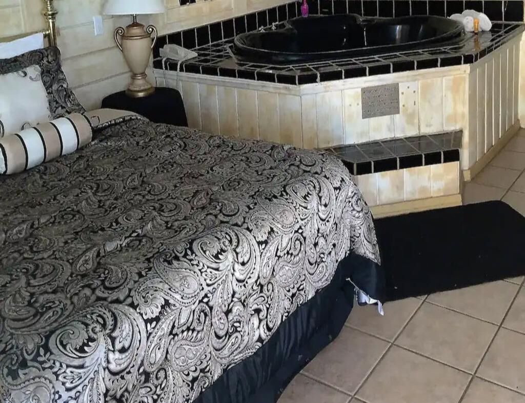 1 bedroom, desk, alarm clocks