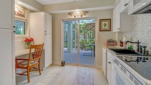 House (27090 Belle Rio Dr) | Private kitchen | Dining table - 27090 Belle Rio Dr (Bonita Springs)