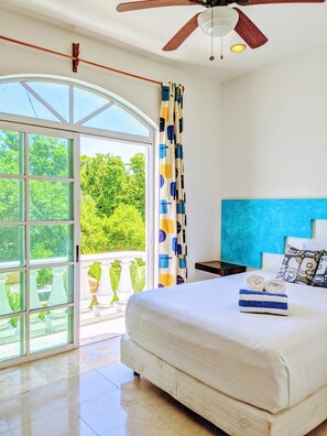 3 habitaciones, tabla de planchar con plancha y cuna de viaje 