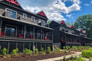 Exterior - Family Friendly - Pet Friendly  (Lake George)