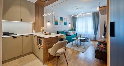 Luxury designed 1 bedroom getaway - 300m from center