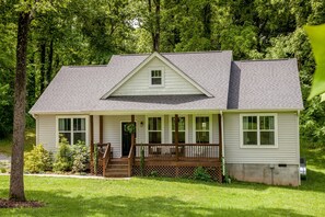 Exterior - AVL Home Convenient to Mtns & City Family Friendly with Hot Tub (Asheville)
