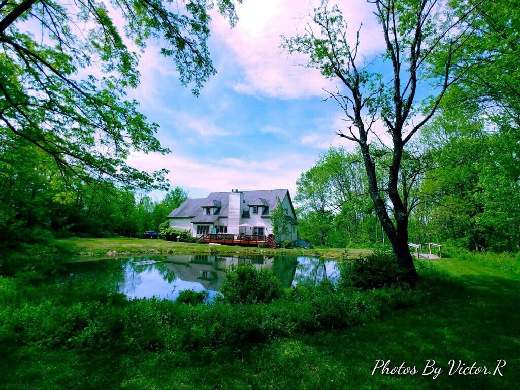 Large Modern Country Home with Pond and Hot tub