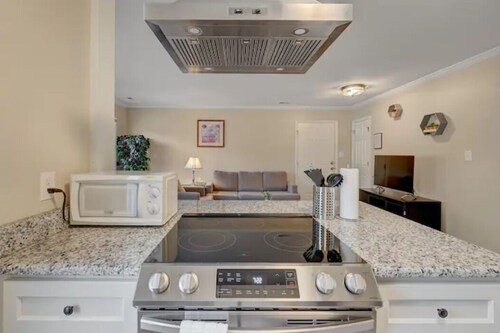 Balcony - Downtown - Duke - UNC - Pet Friendly