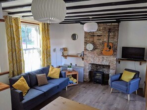 Smart TV - 200 year old large townhouse with sea views (Scarborough)