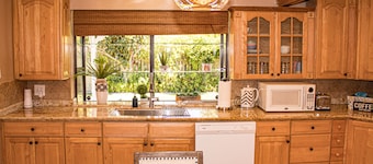 Vacation Home Close to Disneyland and More!