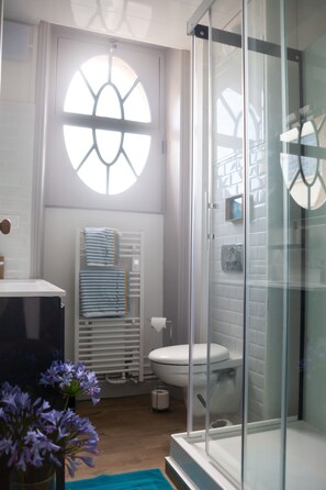Shower, hair dryer, towels, soap