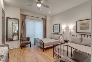 4 Schlafzimmer, Bügeleisen/Bügelbrett, Reisekinderbett, kostenloses WLAN