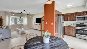 A modern apartment with a dining area, kitchen, and living space. - Terracotta Suite 2BD/2BA Miami Beach Lincoln Suite (Miami Beach)