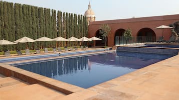 Kolam renang terbuka