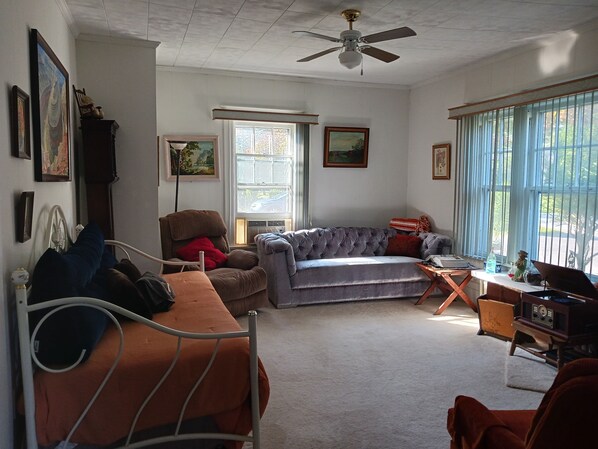 تلفزيون ذكي، مشغل دي في دي، كُتُب