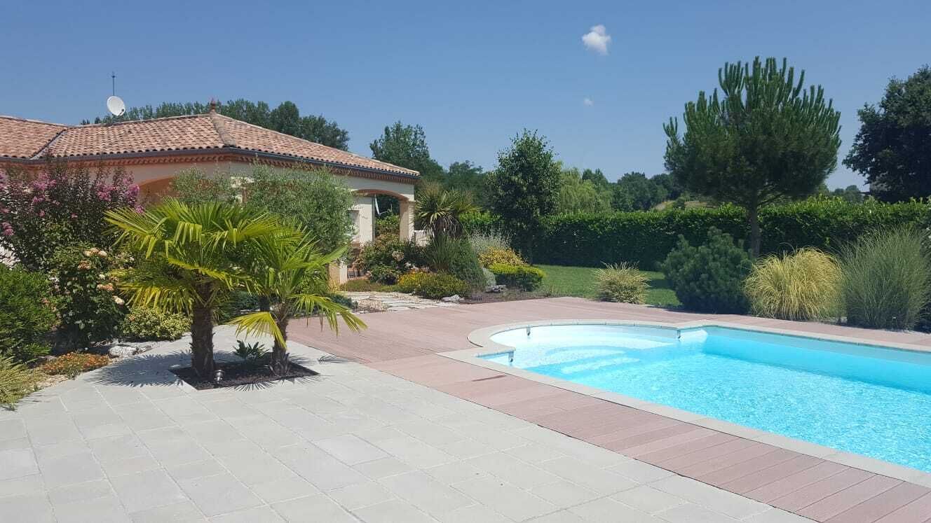 Piscina a l'aire lliure i piscina climatitzada 