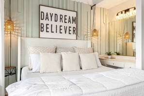 5 habitaciones, escritorio y tabla de planchar con plancha 