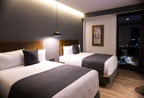 Down duvets, pillow-top beds, in-room safe, desk - Gumont Guadalajara López Mateos - Minerva (Guadalajara)