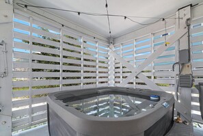 Indoor spa tub
