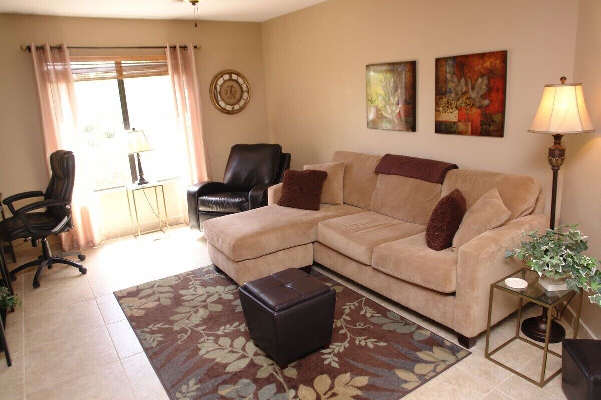This apartment is a 2 bedroom(s), 2 bathrooms, located in Tucson, AZ.