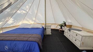 Superior-Zimmer, 1 Doppelbett, Flussblick