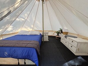 Laptop workspace, iron/ironing board, free WiFi, bed sheets - Glamping Rio Valle de Bravo (Valle de Bravo)