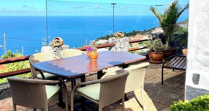 Finca La Hoya 4 - Tradition meets modernity - sea views, pool & conservatory