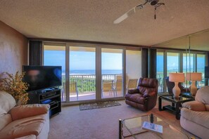 TV connectée, lecteur de DVD, table de tennis de table