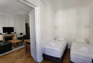 1 chambre, fer et planche à repasser, lit parapluie, Wi-Fi gratuit