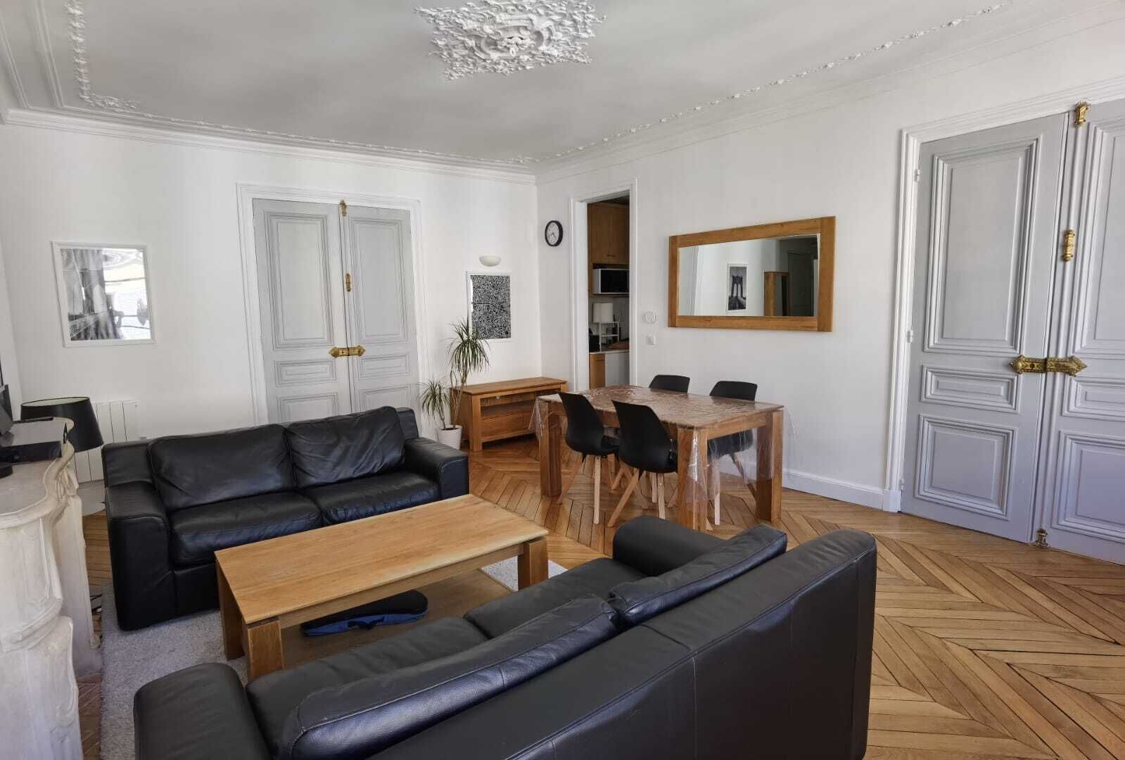 Télévision, chaîne hi-fi, espaces bureaux