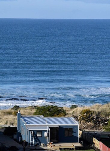 Seabreeze Cottage, by the ocean in Brighton, Otago