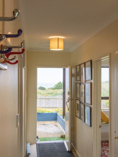 Seabreeze Cottage, by the ocean in Brighton, Otago