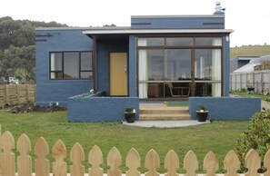 Exterior - Seabreeze Cottage, by the ocean in Brighton, Otago (Dunedin)
