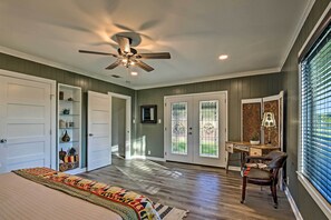 2 Schlafzimmer, Schreibtisch, Bügeleisen/Bügelbrett, Reisekinderbett