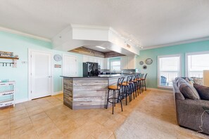 Interior - Second Floor Condo a/ Ocean View, Shared Pool & Hot Tub, High-Speed WiFi, & W/D (Mexico Beach)