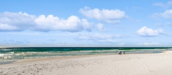 Ninth-Floor Suite in Beachfront Complex w/ WiFi, AC, Shared Pool, & Tennis Court