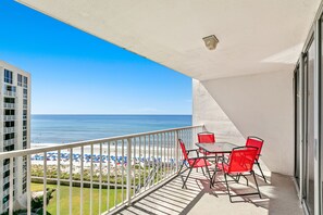 Outdoor dining - Ninth-Floor Suite in Beachfront Complex w/ WiFi, AC, Shared Pool, & Tennis Court (Destin)