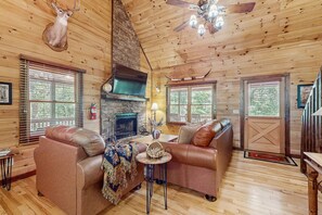 Televisión, chimenea y futbolito