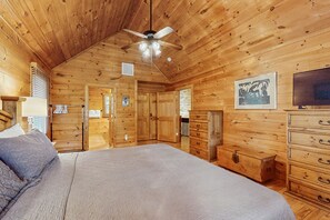 3 habitaciones, tabla de planchar con plancha, internet y ropa de cama
