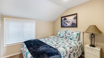 1 bedroom, free internet, bed sheets