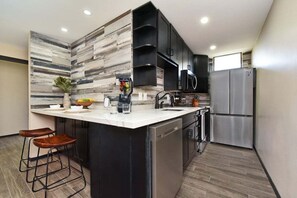 Fridge, microwave, oven, stovetop - NKH 605 Remodeled BeachFront w Pool AC Sandy Beach (Kihei)