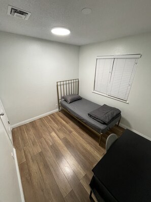 4 bedrooms, desk, iron/ironing board, free WiFi