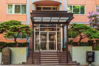 14th-Floor Family-Friendly Condo in Downtown Seattle w/City Views & Free WiFi