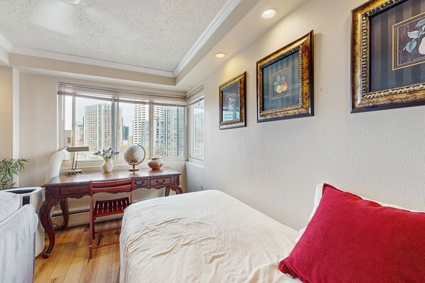 1 bedroom, desk, iron/ironing board, WiFi