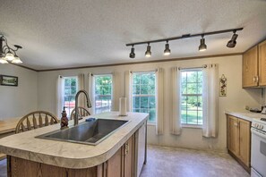 Fridge, microwave, dishwasher, coffee/tea maker - Shenandoah River Getaway < 9 Mi to Downtown Luray! (Rileyville)