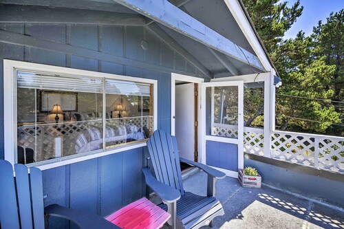 Coastal PNW Gem w/ Hot Tub - Walk to Beach!