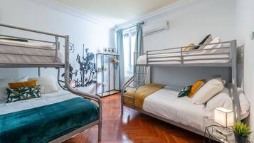 6 habitaciones, escritorio y tabla de planchar con plancha