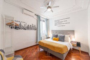 6 bedrooms, desk, iron/ironing board, travel cot