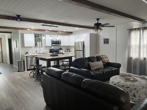 TV - Simply Buffalo sleeps 10, St Joe, AR- Float the middle beautiful Buffalo River (Saint Joe)