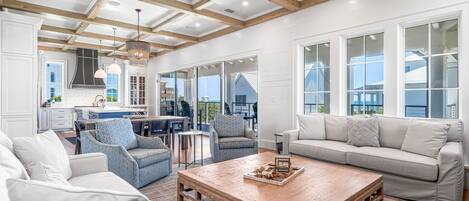 Fernseher, Kamin, DVD-Player, Videothek