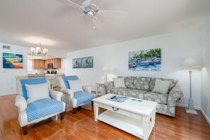 Condo, 2 Bedrooms | Living room