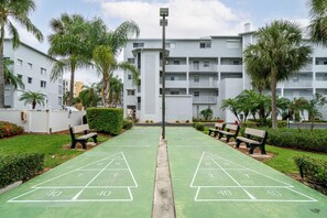 Appart'hôtel, 2 chambres | Terrain de sport