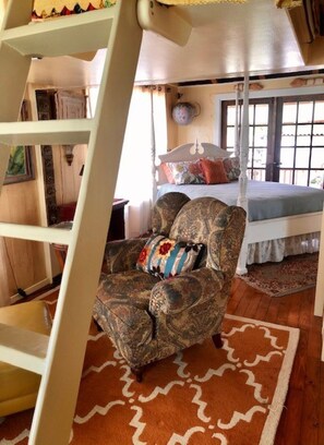 2 bedrooms, desk, free WiFi, bed sheets